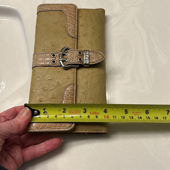 Women’s Guess leather wallet. - Picture 11 of 12